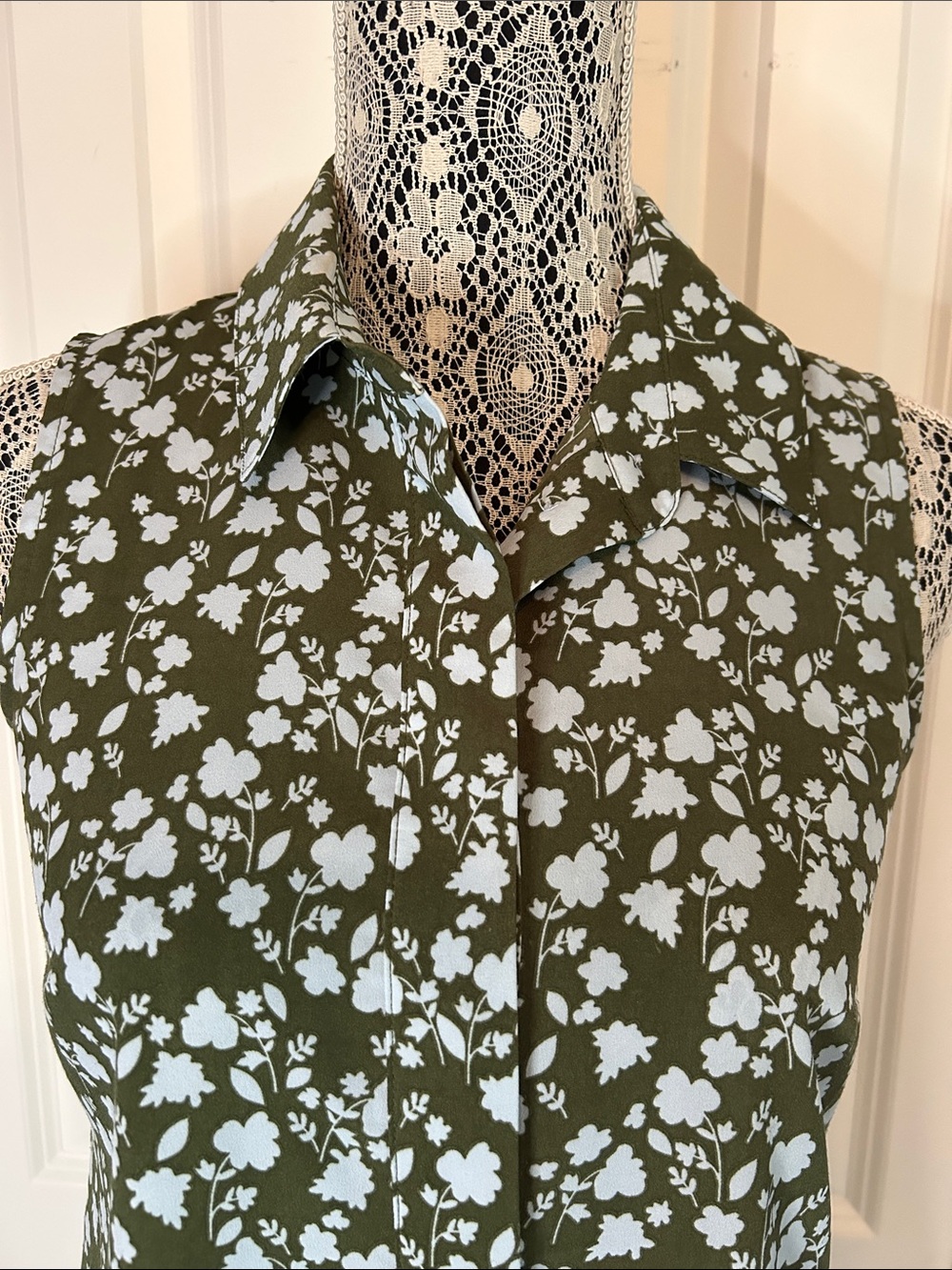 Cabi Keepsake blouse 3614 size XS - Picture 9 of 13